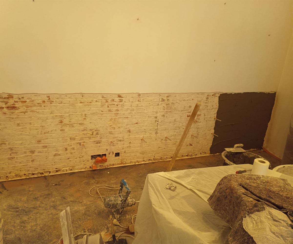 HUMITECH srl | Realisation des trous et injection et debut de pose de la colle pour la membrane